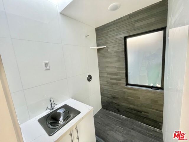 3617 Helms Avenue B, Culver City, CA 90232