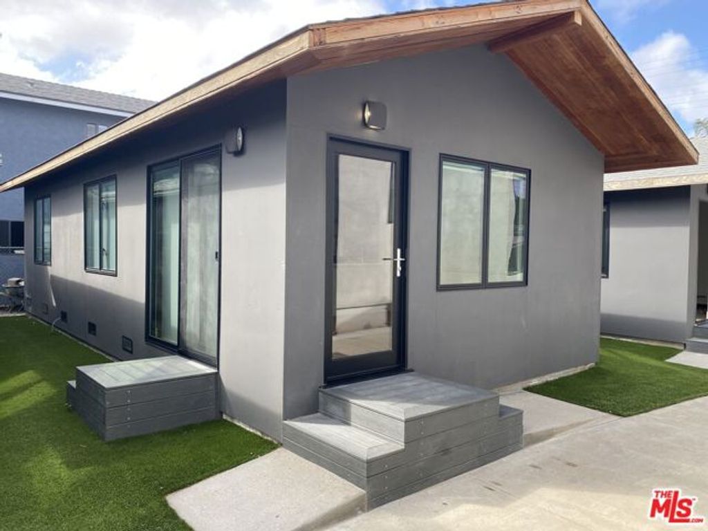 3617 Helms Avenue B, Culver City, CA 90232