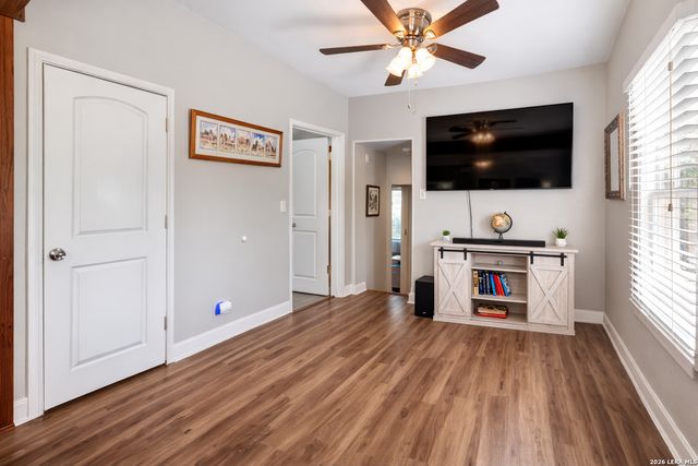 426 N Monumental St, San Antonio, TX 78202