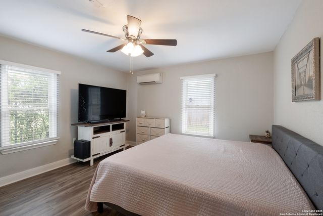 426 N Monumental St, San Antonio, TX 78202