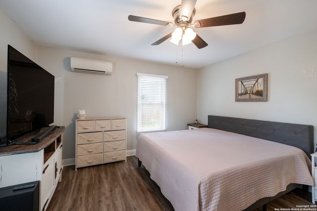 426 N Monumental St, San Antonio, TX 78202