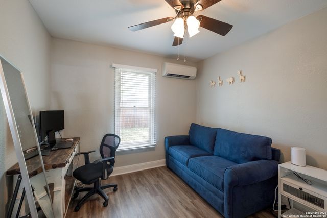 426 N Monumental St, San Antonio, TX 78202