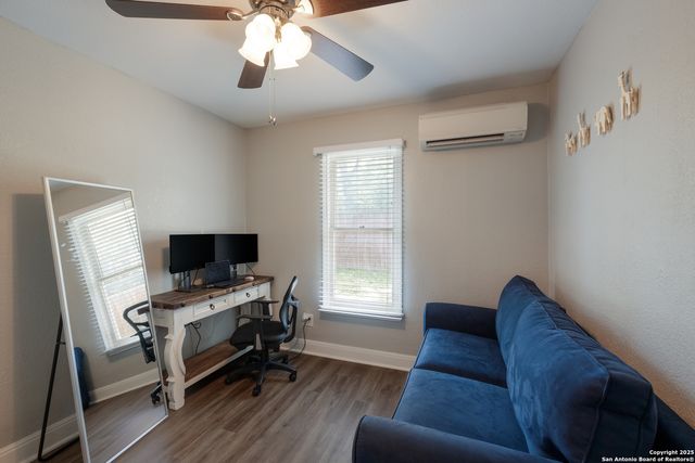 426 N Monumental St, San Antonio, TX 78202