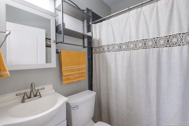 426 N Monumental St, San Antonio, TX 78202