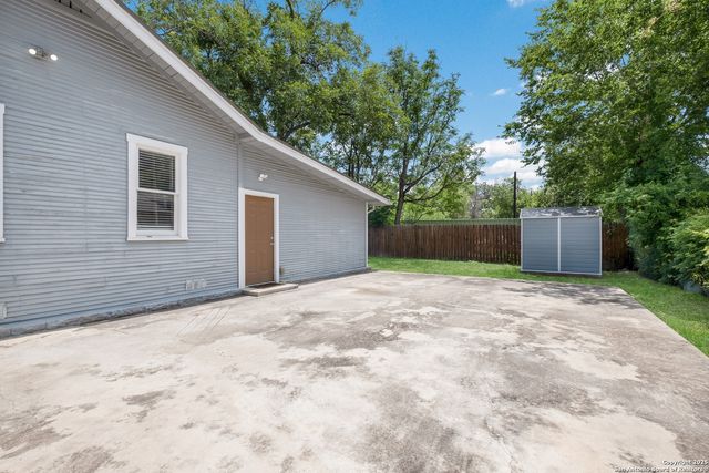 426 N Monumental St, San Antonio, TX 78202