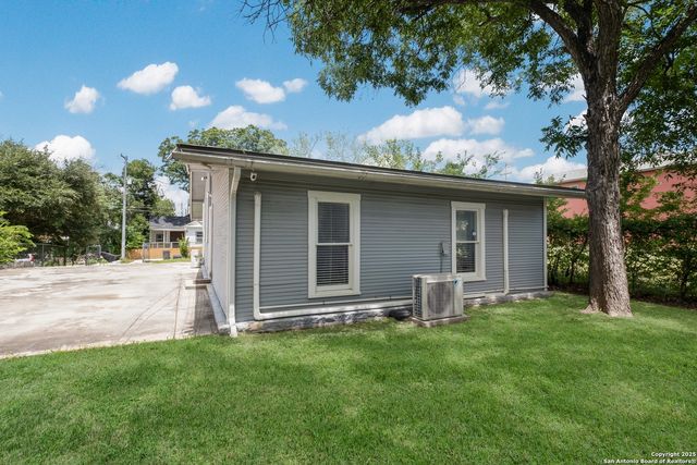 426 N Monumental St, San Antonio, TX 78202