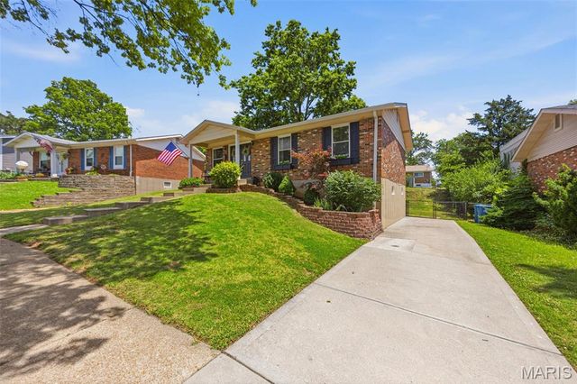 9616 Antonette Hills Drive, Affton, MO 63123