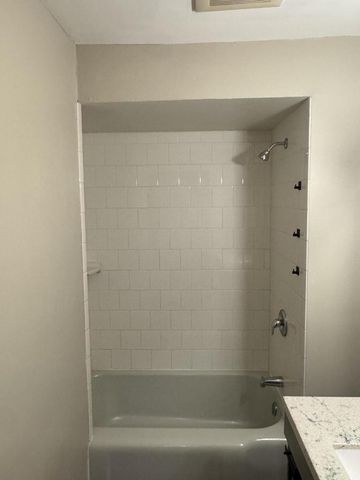 4877 N 40th STREET, Milwaukee, WI 53209