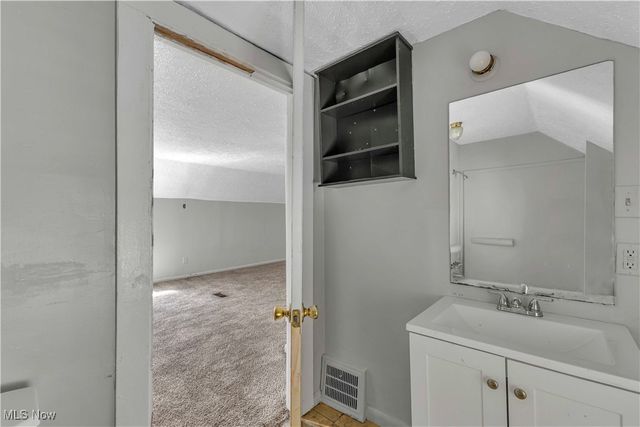 7606 Vineyard Avenue, Garfield Heights, OH 44105