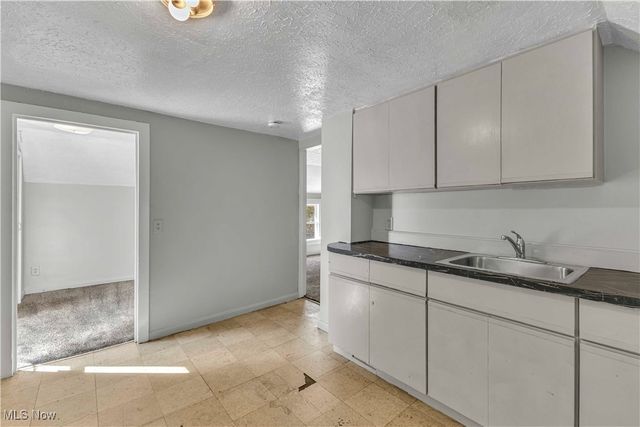 7606 Vineyard Avenue, Garfield Heights, OH 44105