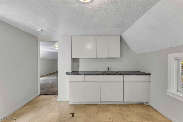 7606 Vineyard Avenue, Garfield Heights, OH 44105