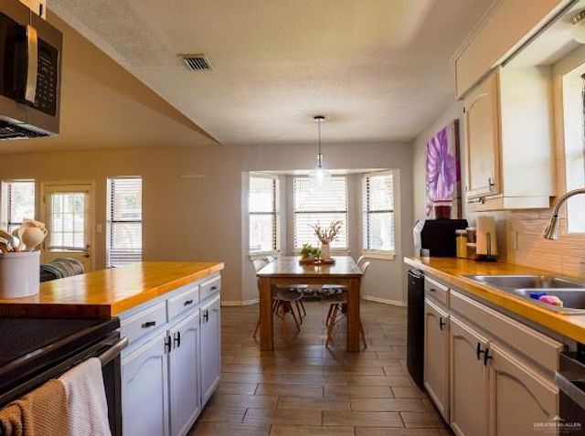 3200 Hummingbird Avenue, Mcallen, TX 78504
