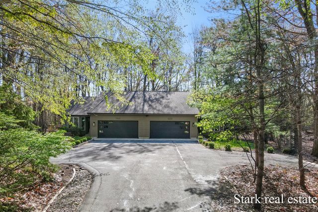 3670 Henry Street, Norton Shores, MI 49441