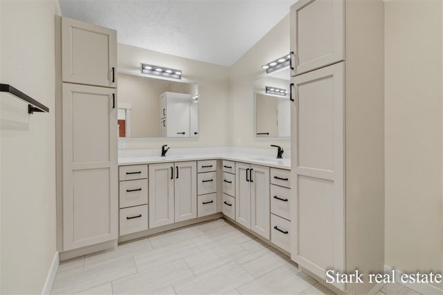 3670 Henry Street, Norton Shores, MI 49441