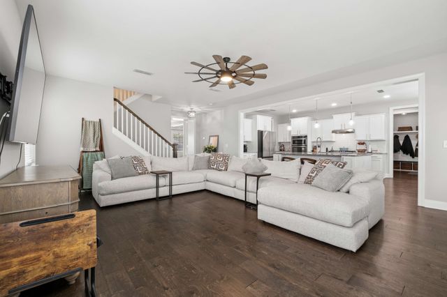 807 Sapphire Dr, Murfreesboro, TN 37128