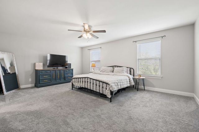 807 Sapphire Dr, Murfreesboro, TN 37128