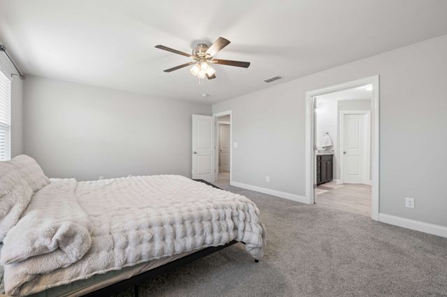 807 Sapphire Dr, Murfreesboro, TN 37128