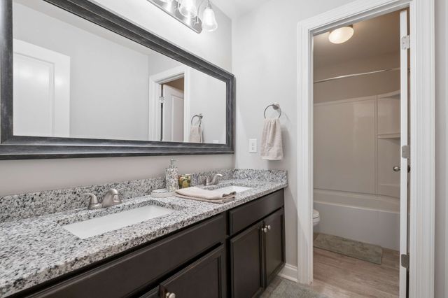 807 Sapphire Dr, Murfreesboro, TN 37128