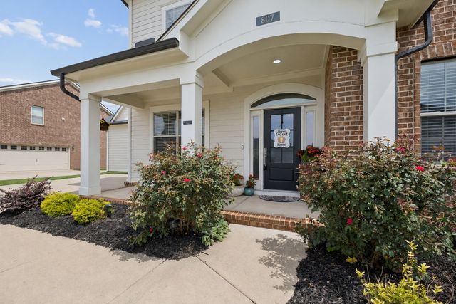 807 Sapphire Dr, Murfreesboro, TN 37128