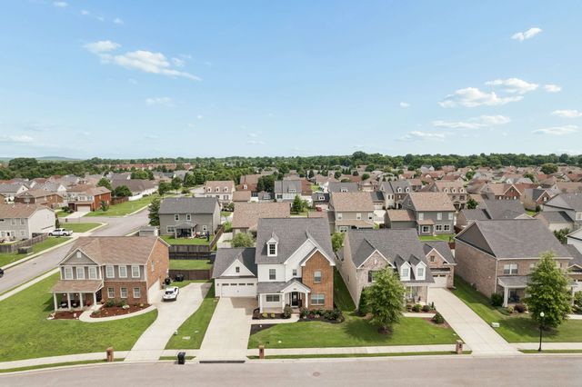 807 Sapphire Dr, Murfreesboro, TN 37128