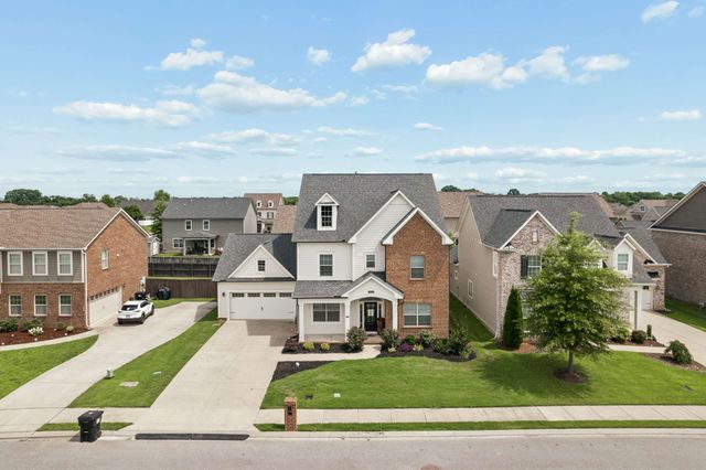 807 Sapphire Dr, Murfreesboro, TN 37128