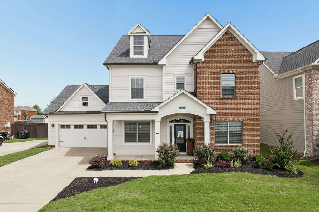 807 Sapphire Dr, Murfreesboro, TN 37128
