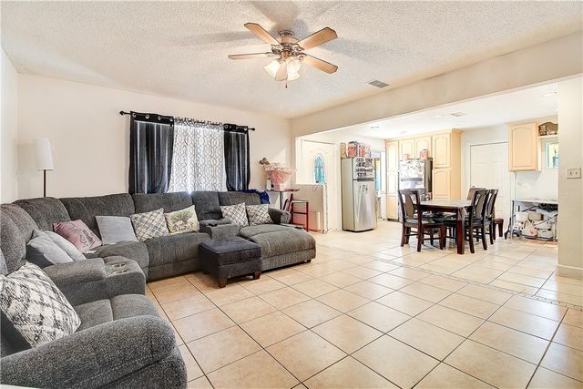 7811 Railroad Avenue, Riverside, CA 92504