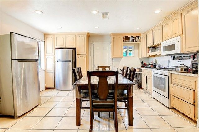 7811 Railroad Avenue, Riverside, CA 92504