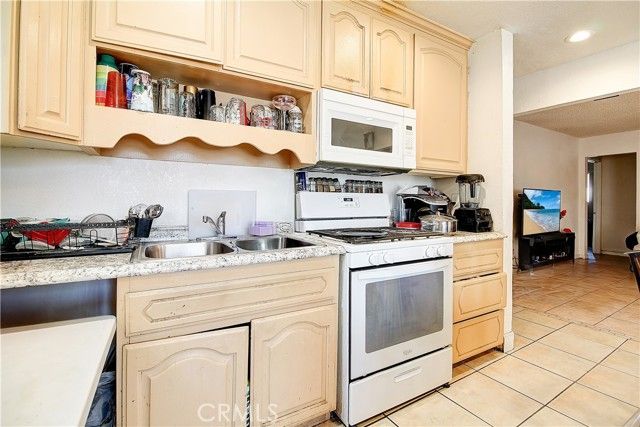 7811 Railroad Avenue, Riverside, CA 92504