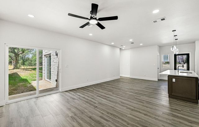 804 Hi CIR W, Horseshoe Bay, TX 78657