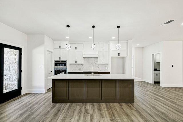 804 Hi CIR W, Horseshoe Bay, TX 78657