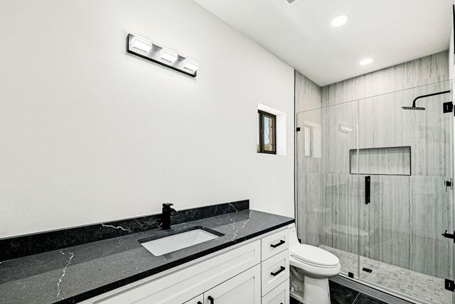 804 Hi CIR W, Horseshoe Bay, TX 78657