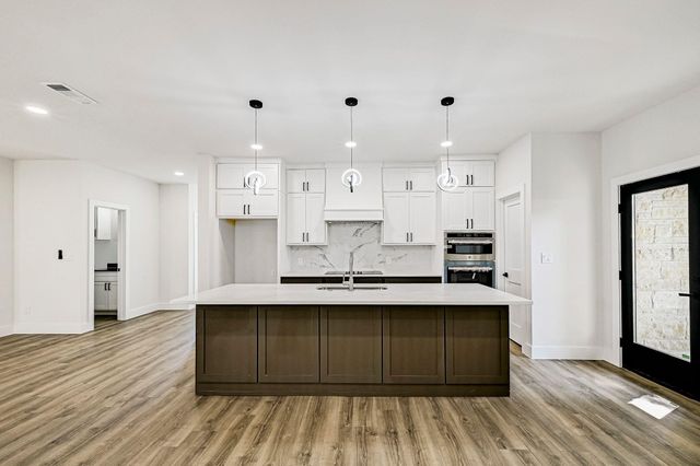 804 Hi CIR W, Horseshoe Bay, TX 78657