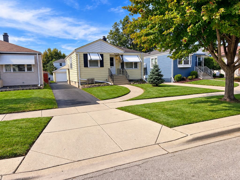 4508 WENONAH Avenue, Forest View, IL 60402 — photo 2