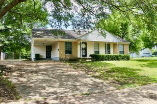 7206 N JUANA DR, Millington, TN 38053