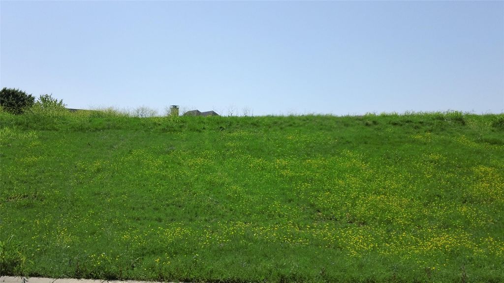 812 Sir Galahad Lane, Lewisville, TX 75056