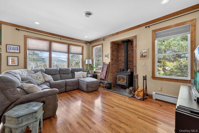 72 Coppergate Lane, Warwick, NY 10990