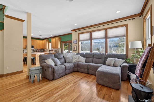 72 Coppergate Lane, Warwick, NY 10990