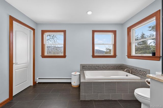 72 Coppergate Lane, Warwick, NY 10990