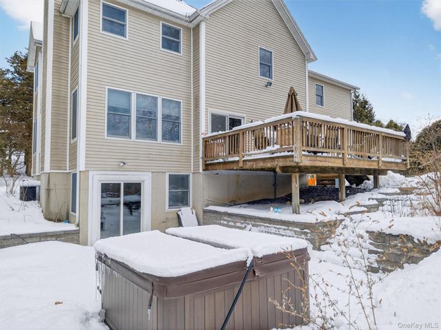 72 Coppergate Lane, Warwick, NY 10990