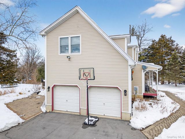 72 Coppergate Lane, Warwick, NY 10990