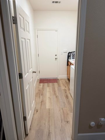 1983 Malvasia Court, Tulare, CA 93274