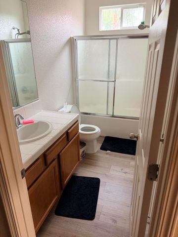 1983 Malvasia Court, Tulare, CA 93274