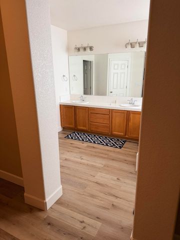 1983 Malvasia Court, Tulare, CA 93274