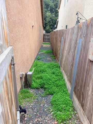 1983 Malvasia Court, Tulare, CA 93274