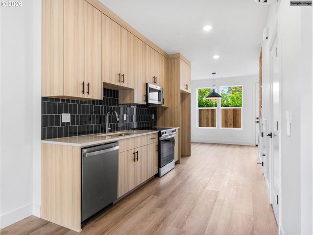 9292 N New York Ave 3, Portland, OR 97203