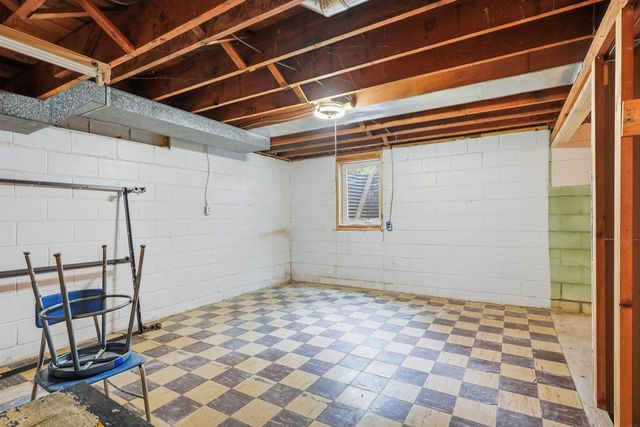 3306 Midway Drive, Waterloo, IA 50701