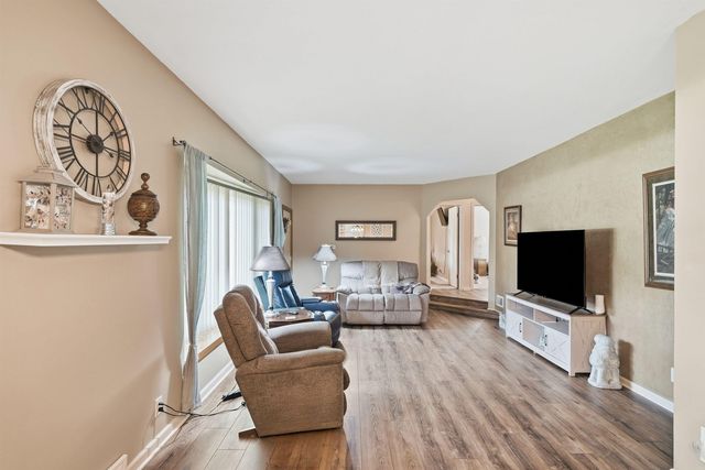 3306 Midway Drive, Waterloo, IA 50701