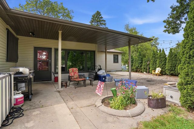 3306 Midway Drive, Waterloo, IA 50701