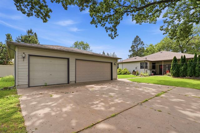 3306 Midway Drive, Waterloo, IA 50701